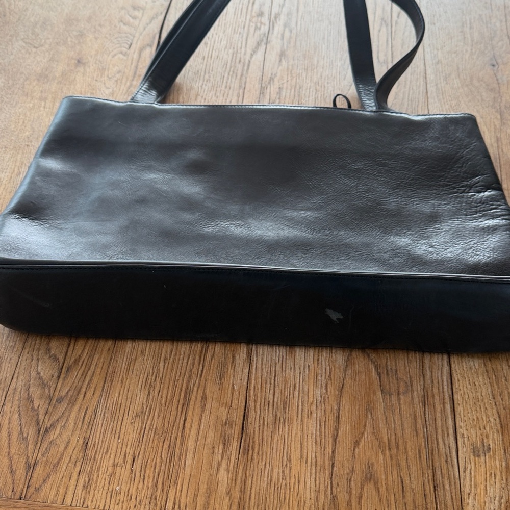 BCBG PURSE - Picture 3 of 9